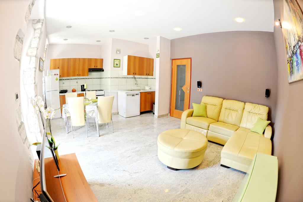 Apartman Harmony Apartment Пула Екстериор снимка