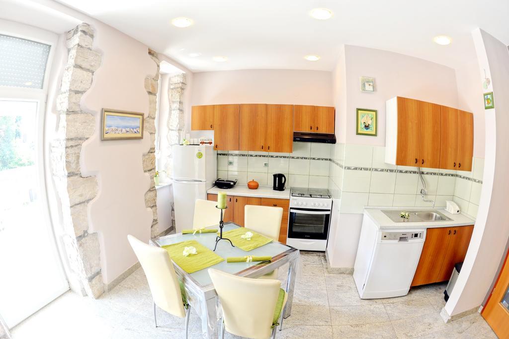 Apartman Harmony Apartment Пула Екстериор снимка