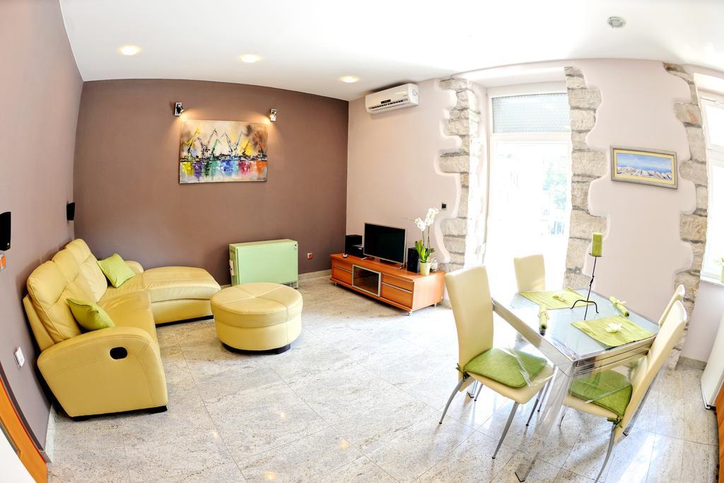 Apartman Harmony Apartment Пула Екстериор снимка